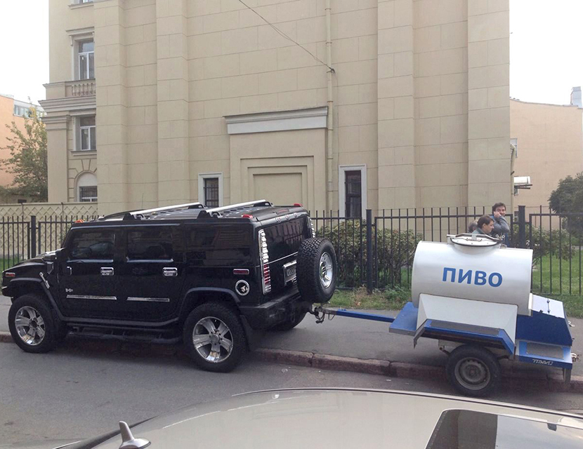 Как совершает обгон «Хаммер»? Сверху!