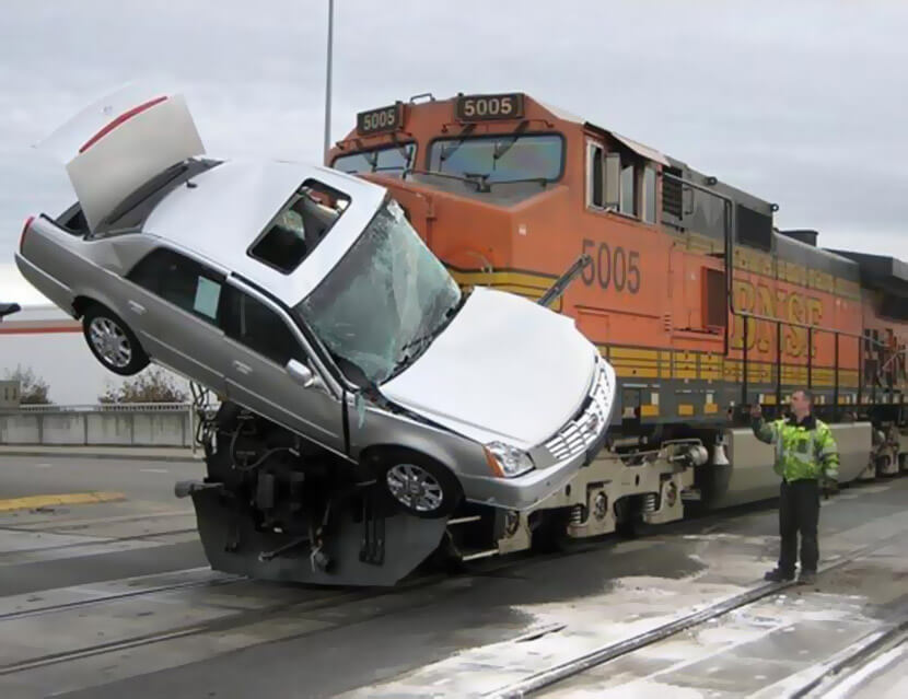 Железнодорожный переезд. Пересекаем безопасно