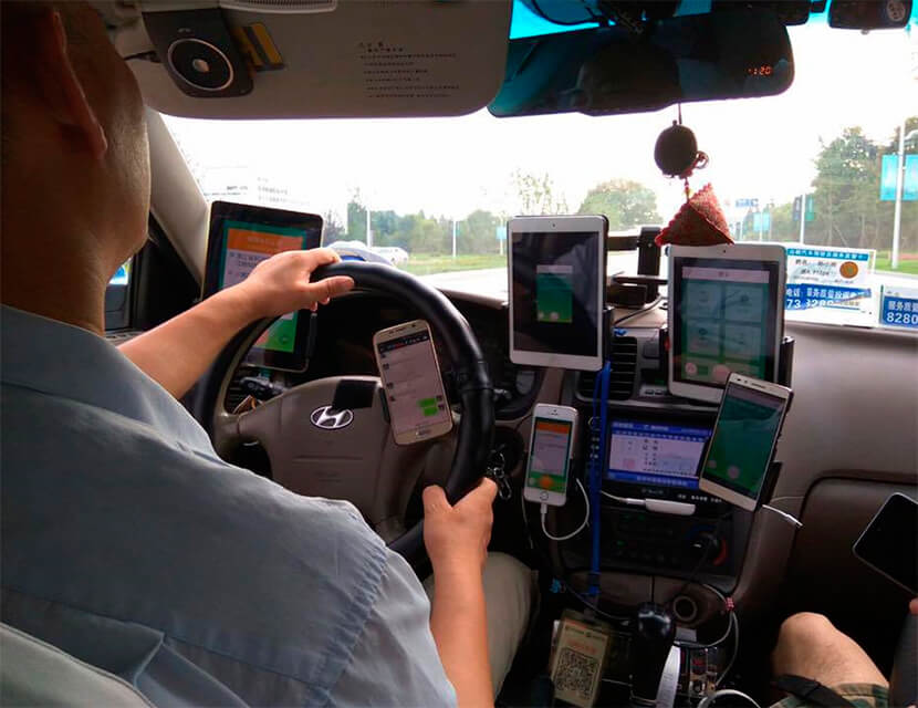 Крепко и аккуратно: выбираем держатель для смартфона в авто