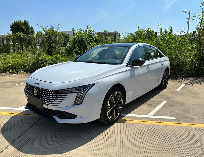 Новый седан Peugeot, карбоновый велик Lotus и дешевый кроссовер 