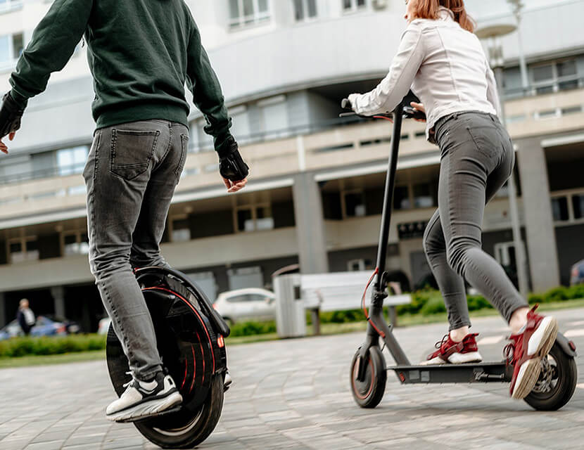 Владельцы самокатов против пешеходов