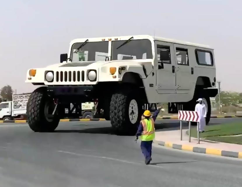 Семиметровый Hummer, робот-такси и дорожный рабочий Род Стюарт