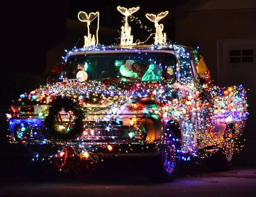 Праздник к нам приходит: стоит ли украшать авто к Новому году