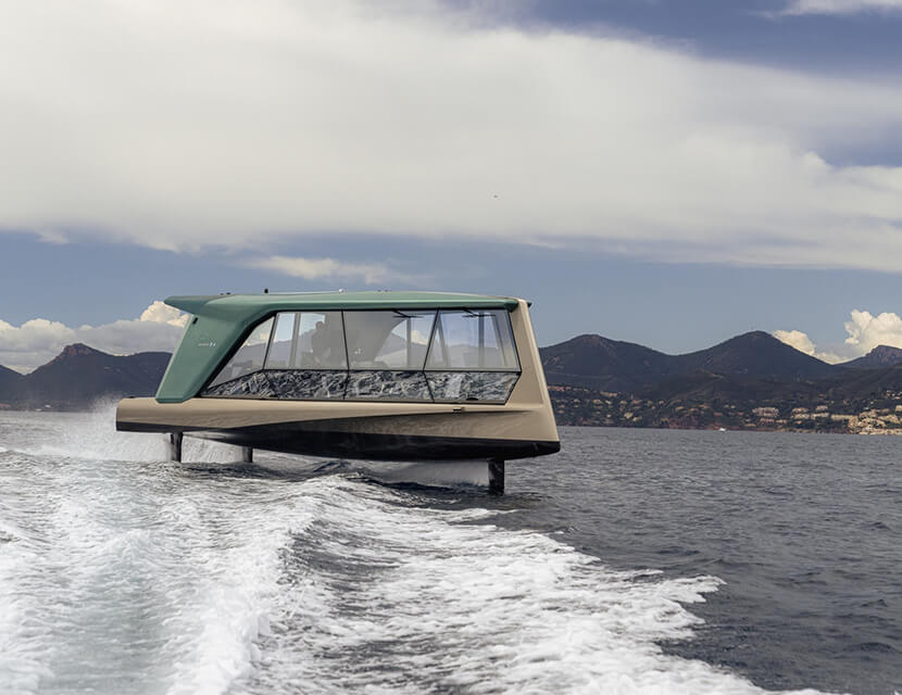 Катер BMW, новый Nissan Almera и женский Geely Icon