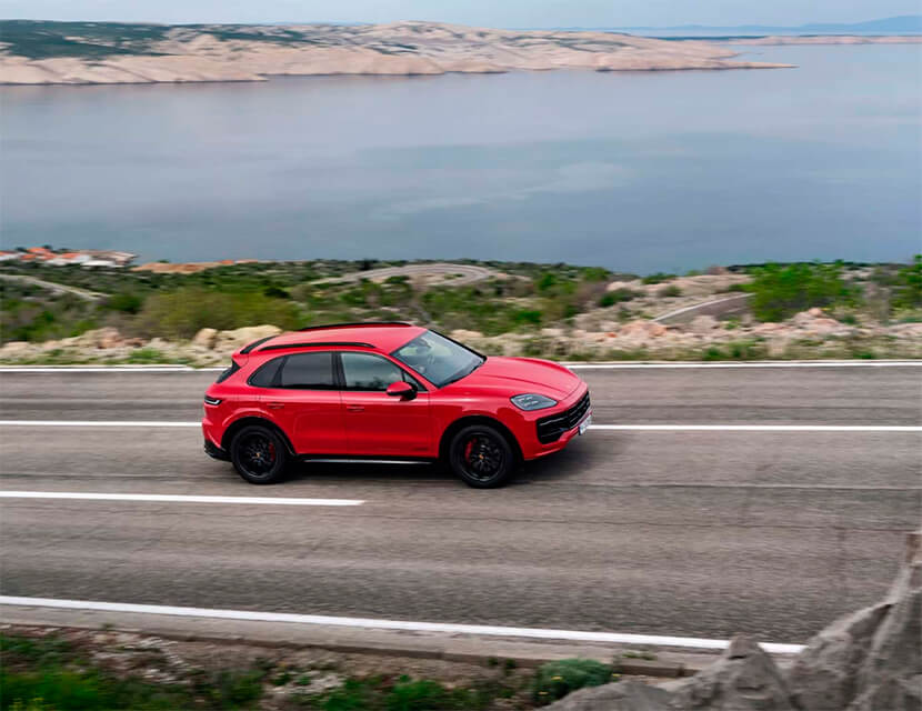 Новые Haval H9 и Porsche Cayenne GTS, а также катер Maserati