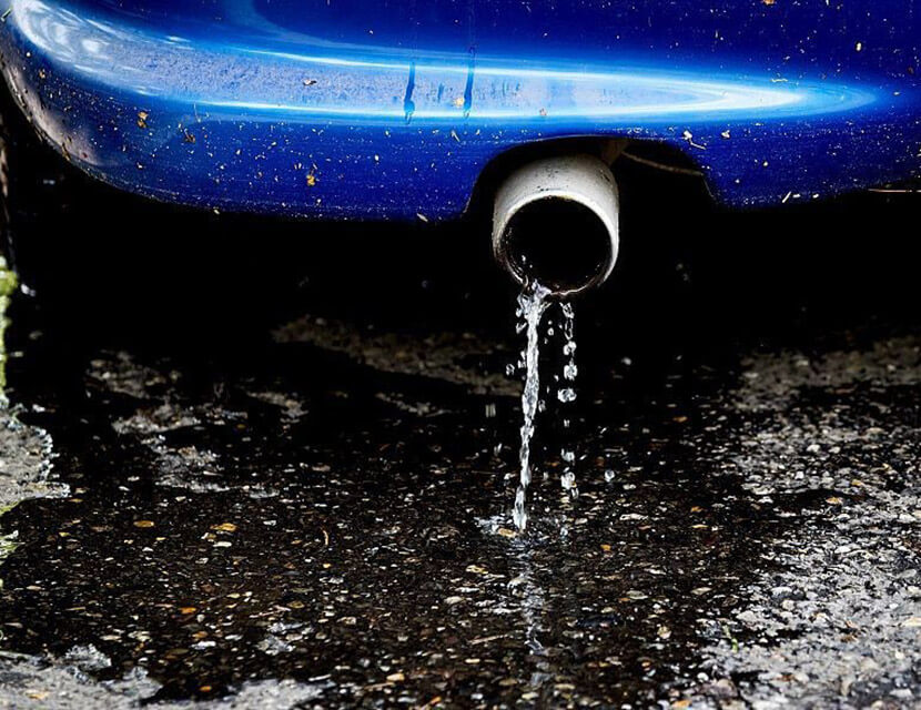 Чем опасны подтеки и пятна под машиной