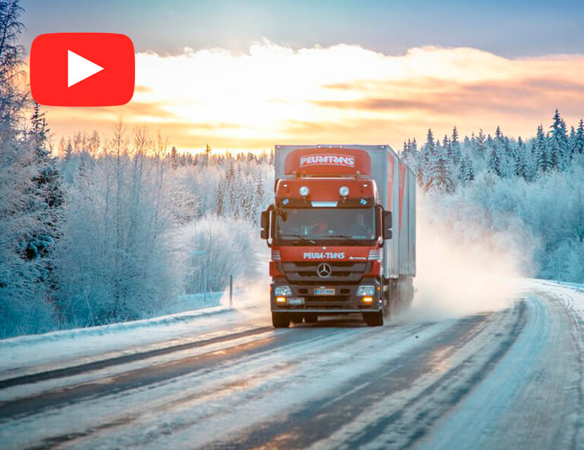 Аварийная ситуация: инородные предметы летят с грузовика