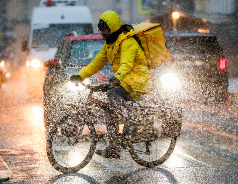 Доставщики и меломаны: кого еще стоит опасаться на дороге