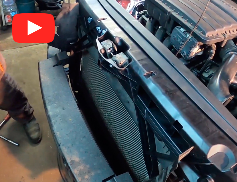 Как снять и установить телевизор радиатора на Skoda Rapid