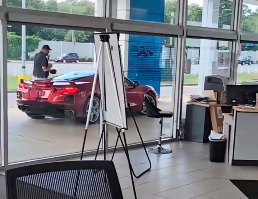 Угон из автосалона, чемпион среди «китайцев», очередь на Land Cruiser