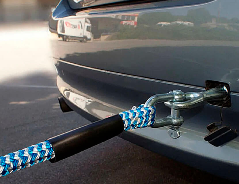 Буксировка авто: почему водитель может остаться без страховки