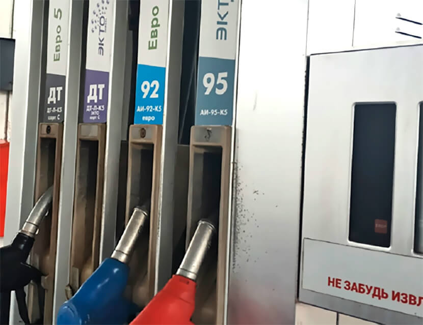 Повредить шланг на АЗС и уехать