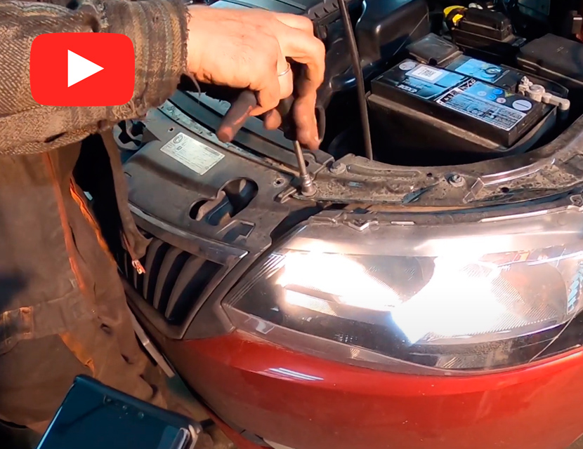 Как снять и установить фары на Skoda Rapid