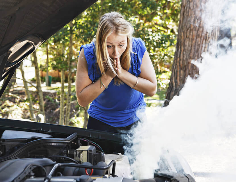 Дым над тобой: что делать, если дымит из-под капота