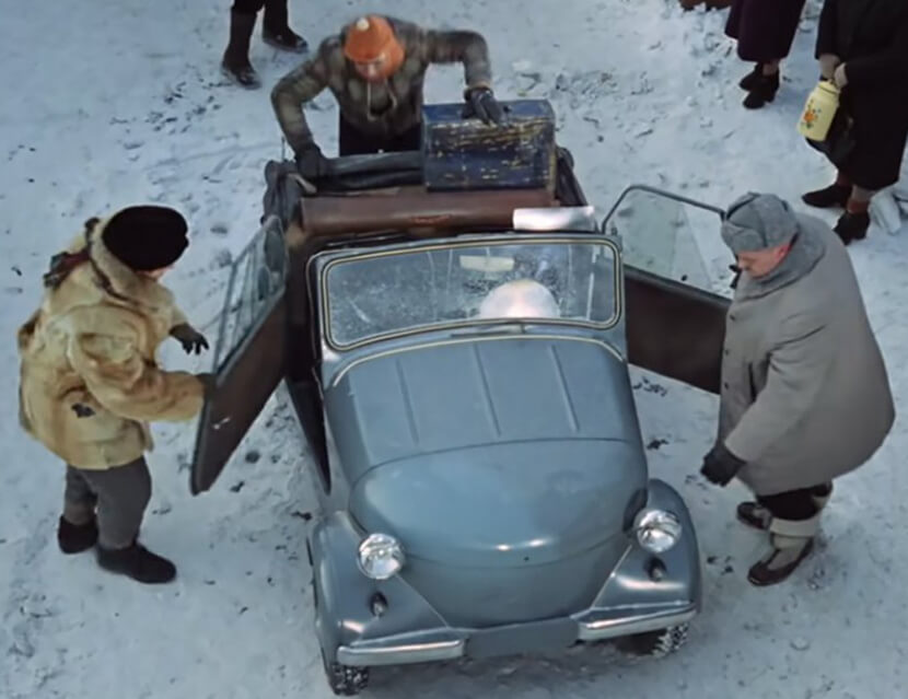 Символы праздника: узнаваемые авто из новогодних фильмов