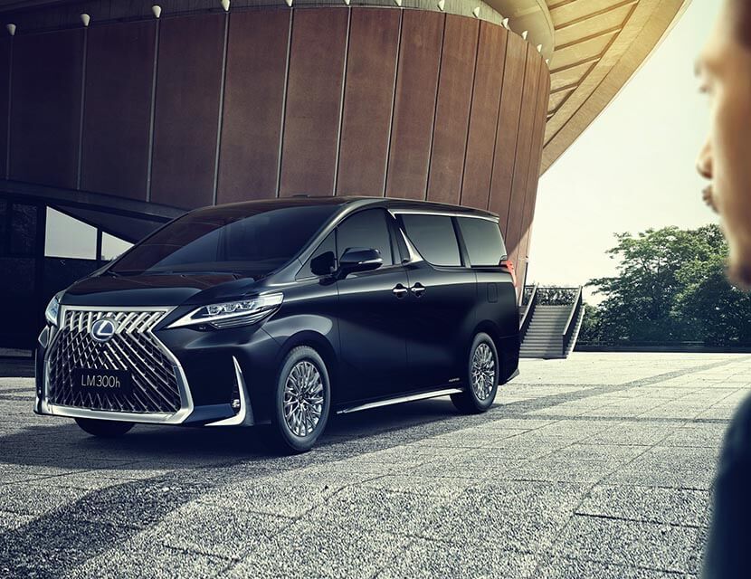 Новый Lexus LM, кросс-купе smart и Nissan Skyline Пола Уокера