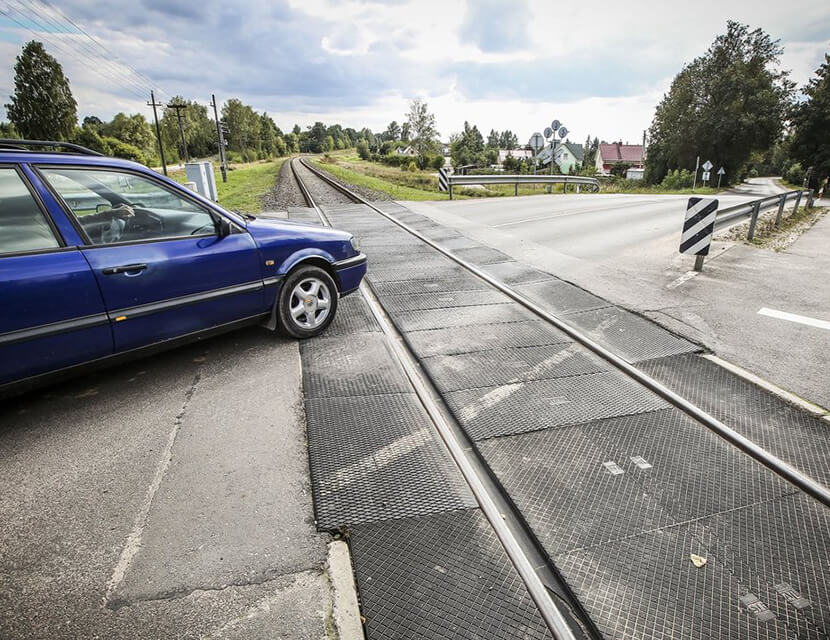 Знаете ли вы, как правильно пересекать железнодорожные пути