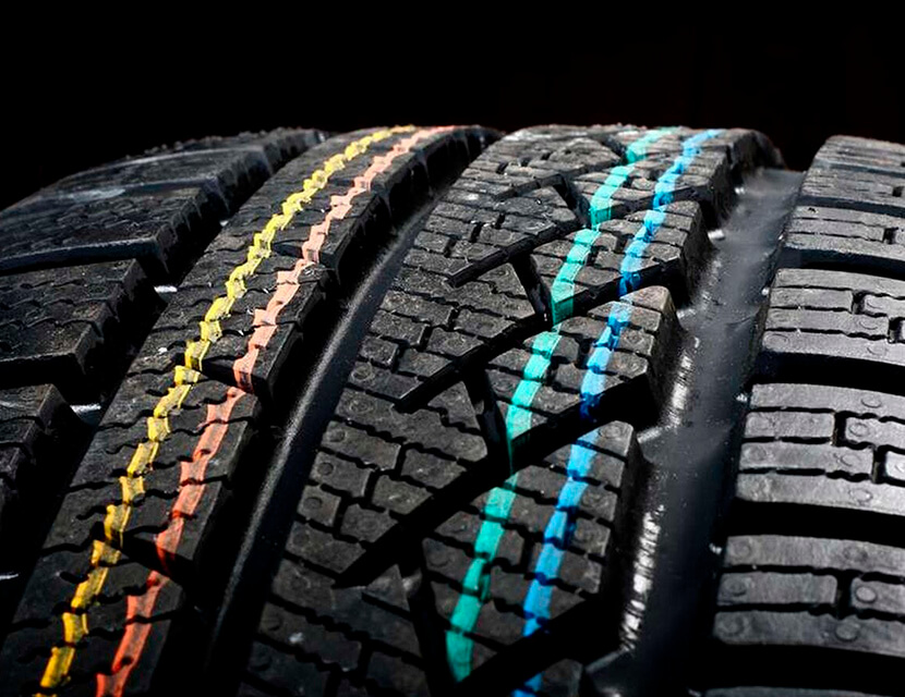 Две полоски: знаете ли вы, для чего на шины наносят метки