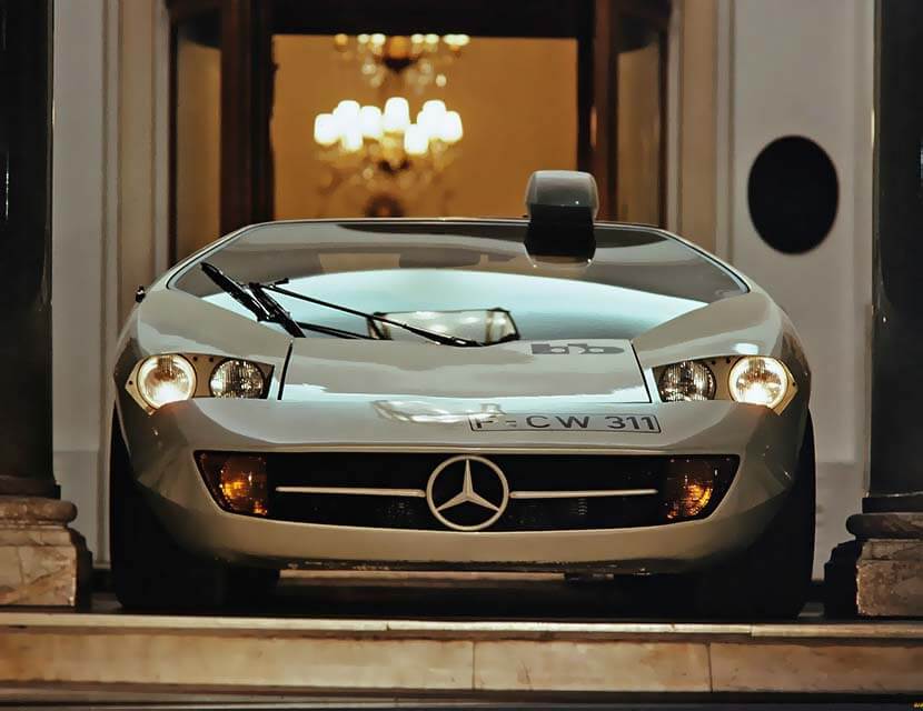 Не на привычном месте: какими бывают салонные зеркала