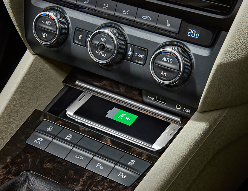 Беспроводная зарядка смартфона в авто: скорее минус, чем плюс