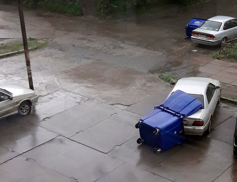 ДТП с мусорным баком