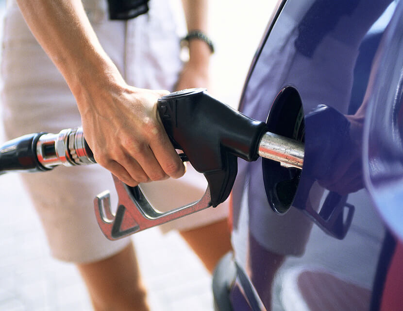 Знаете ли вы, почему бензобак шипит во время открытия