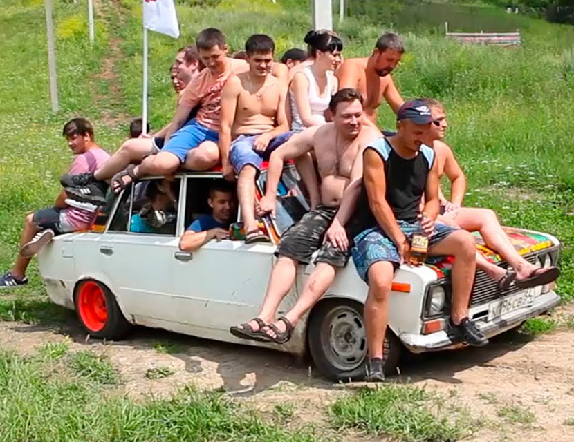 16 пассажиров? Так написано же: Land Cruiser 4х4!