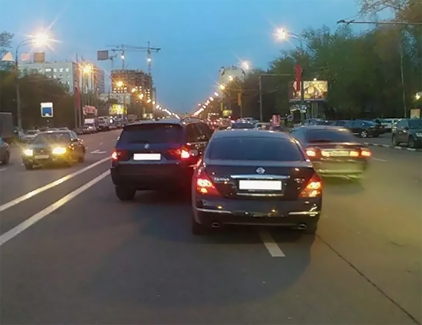 Еду по дороге, а сзади «поджимает» другое авто